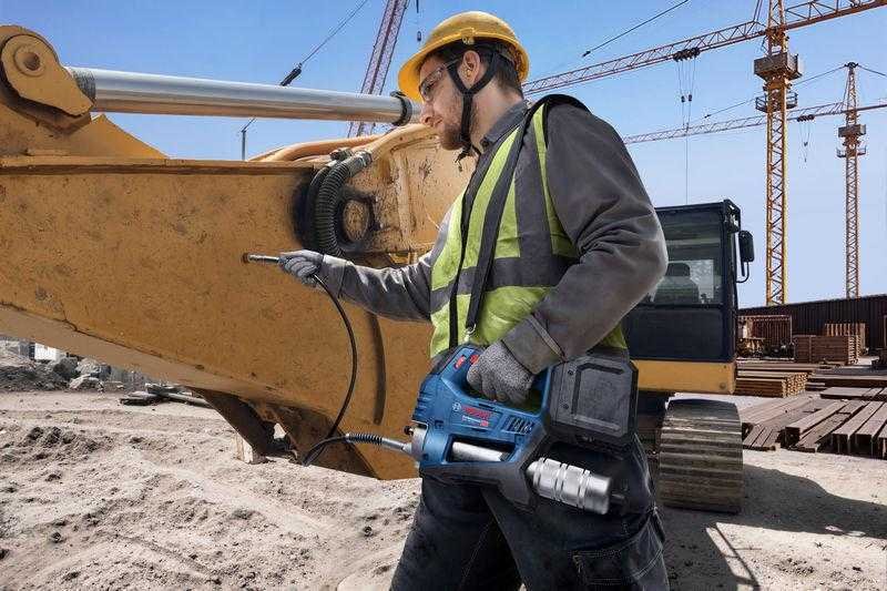 BOSCH GFP 18V-10 CORDLESS GREASE GUN 18VOLT (UNIT ONLY) - Image 4