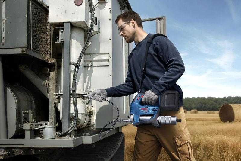 BOSCH GFP 18V-10 CORDLESS GREASE GUN 18VOLT (UNIT ONLY) - Image 5